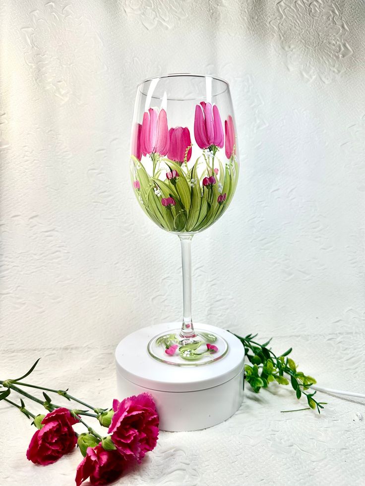 beautiful-tulips-wine-glass-painting-ideas