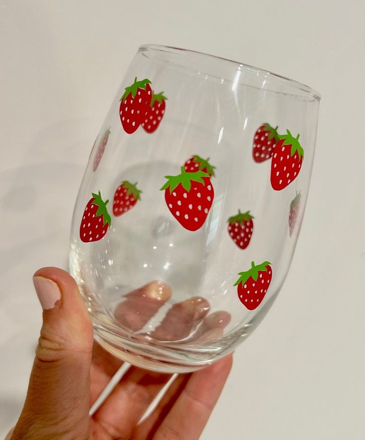 strawberries-wine-glass-painting-ideas-for-giftsand-christmas-painting-ideas