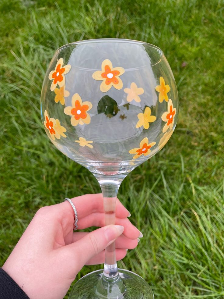 yellow-flowers-wine-glass-painting-ideas-gin-glass-painting-ideas